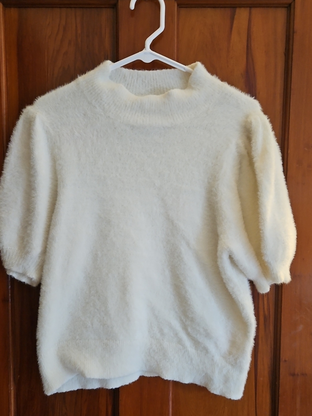 89th & Madison Cream Fuzzy Short-Sleeve Turtleneck Sweater.   #130
